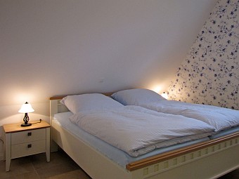 
Ein Schlafzimmer im Dachgeschoss